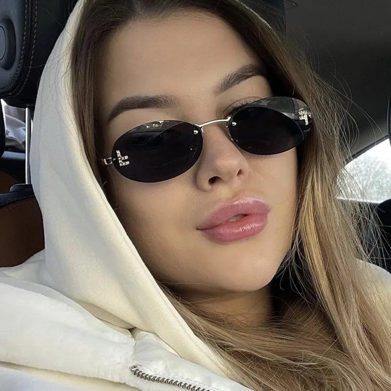 Rimless Oval Sunglasses for Women – Elegant Gradient Lenses