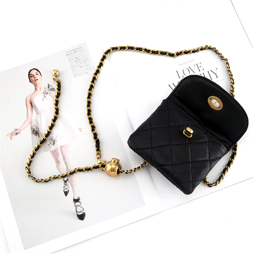 Trendy Chain Belt with Mini Quilted Bag – Adjustable Gold and Black Waist Accessory