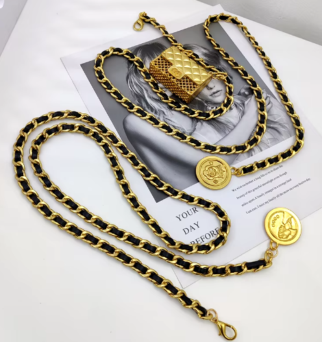 Luxury Gold Chain Belt with Mini Quilted Bag – Statement Waist Accessory for Elegant Outfits