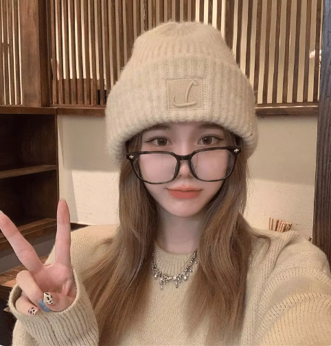 Trendy Knit Beanie with Embroidered Logo – Soft Winter Hat for Women and Men