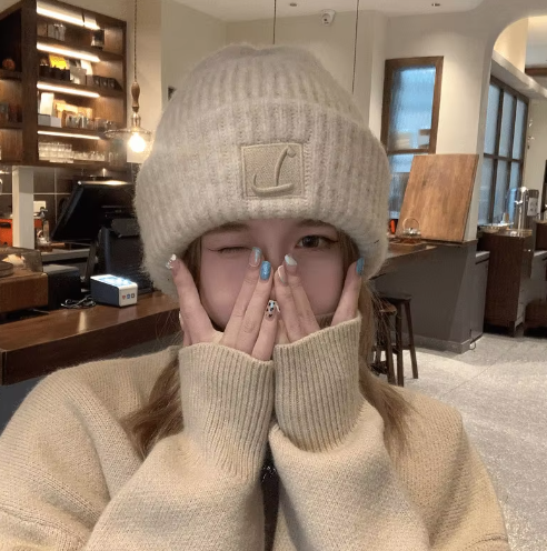 Trendy Knit Beanie with Embroidered Logo – Soft Winter Hat for Women and Men