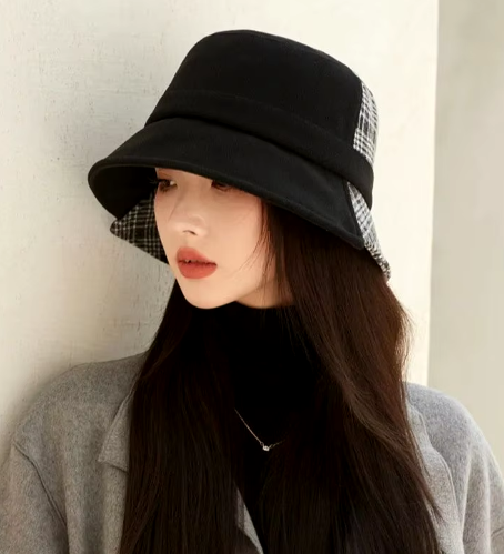 Reversible Plaid Bucket Hat for Women – Stylish Two-Tone Winter Hat