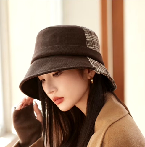 Reversible Plaid Bucket Hat for Women – Stylish Two-Tone Winter Hat