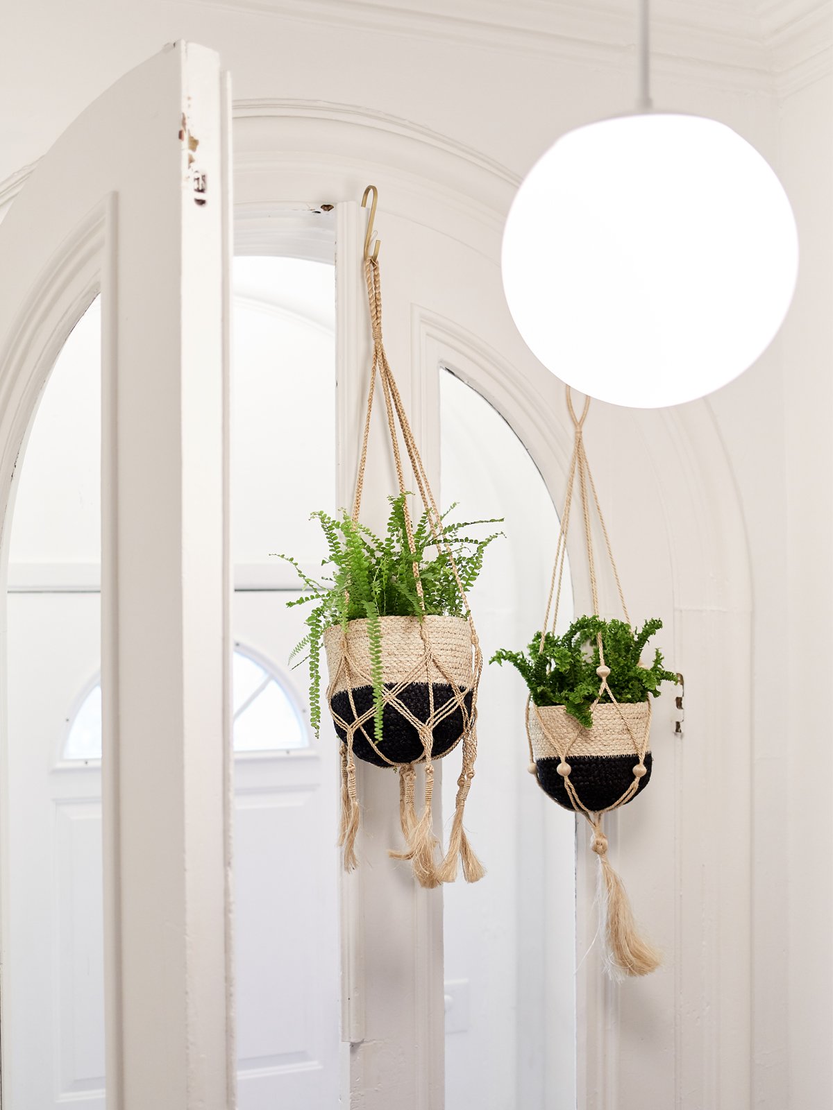 Handwoven Macramé Hanging Planters – Boho Style Jute and Cotton Plant