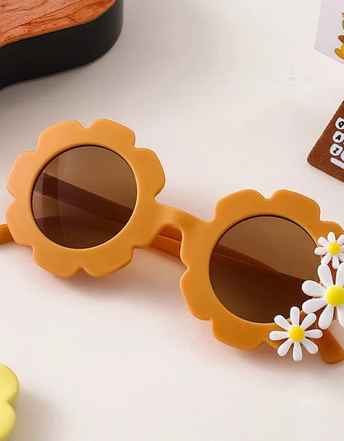 Load image into Gallery viewer, Korean 2024 New Children Sunglasses Daisy Round Cute Sun Glasses Boys
