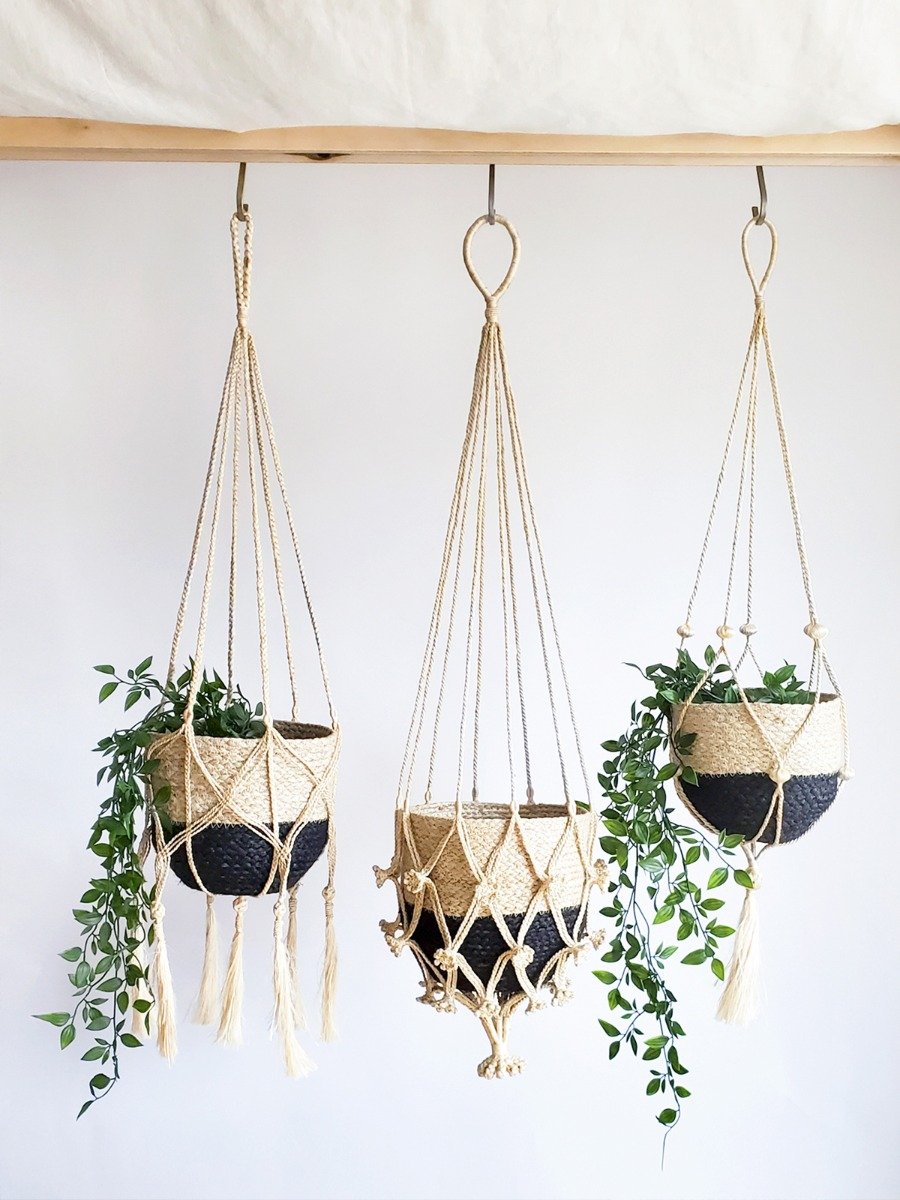 Handwoven Macramé Hanging Planters – Boho Style Jute and Cotton Plant